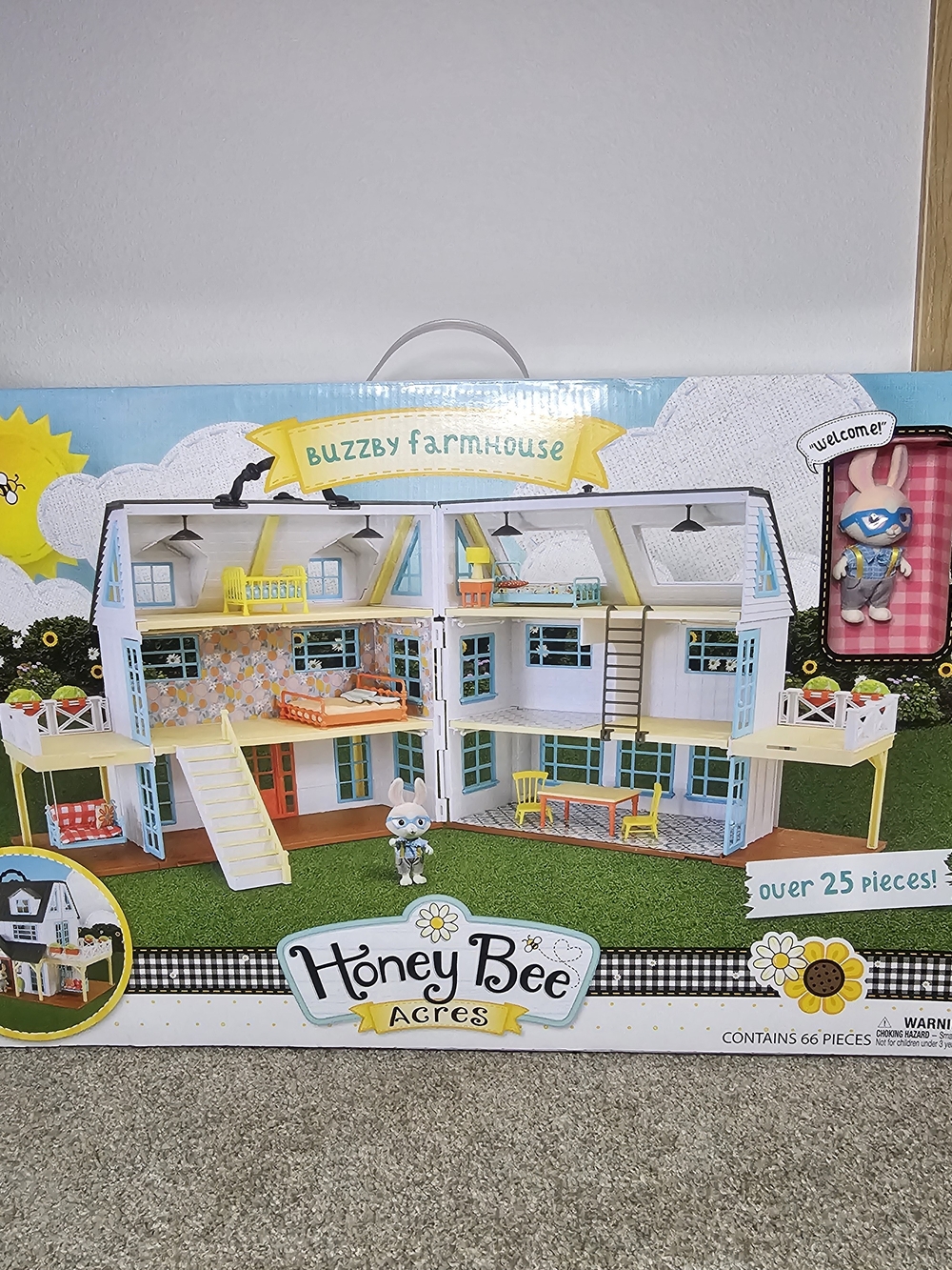 Buzzby Farmhouse Playset - White & Yellow Dollhouse
